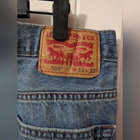 569 Levi's Mens 33/32 Medium Wash - Picture 3 of 6